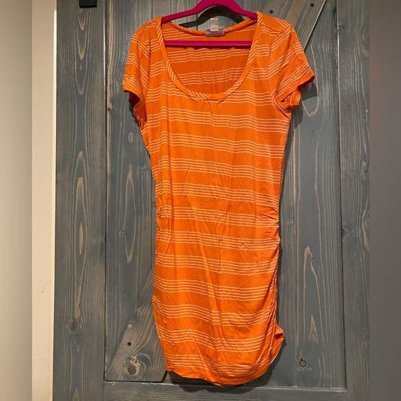 Motherhood Maternity and A Pea in the Pod: Short and Shirt Bundle Size Medium - Picture 5 of 10